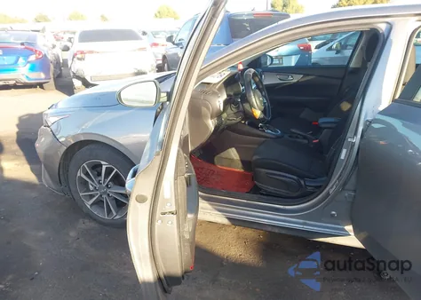 2022 Kia Forte Lxs z USA, uszkodzony, nr VIN 3KPF24AD6NE424679